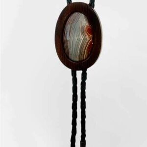 Elegant Agate Bolo Tie